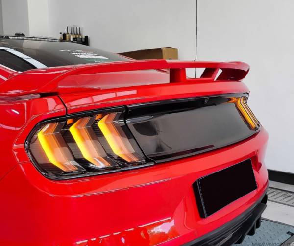 Tylne Lampy Smoke Black OSRAM - Żółty Kierunkowskaz (MUSTANG 15-21 USA)